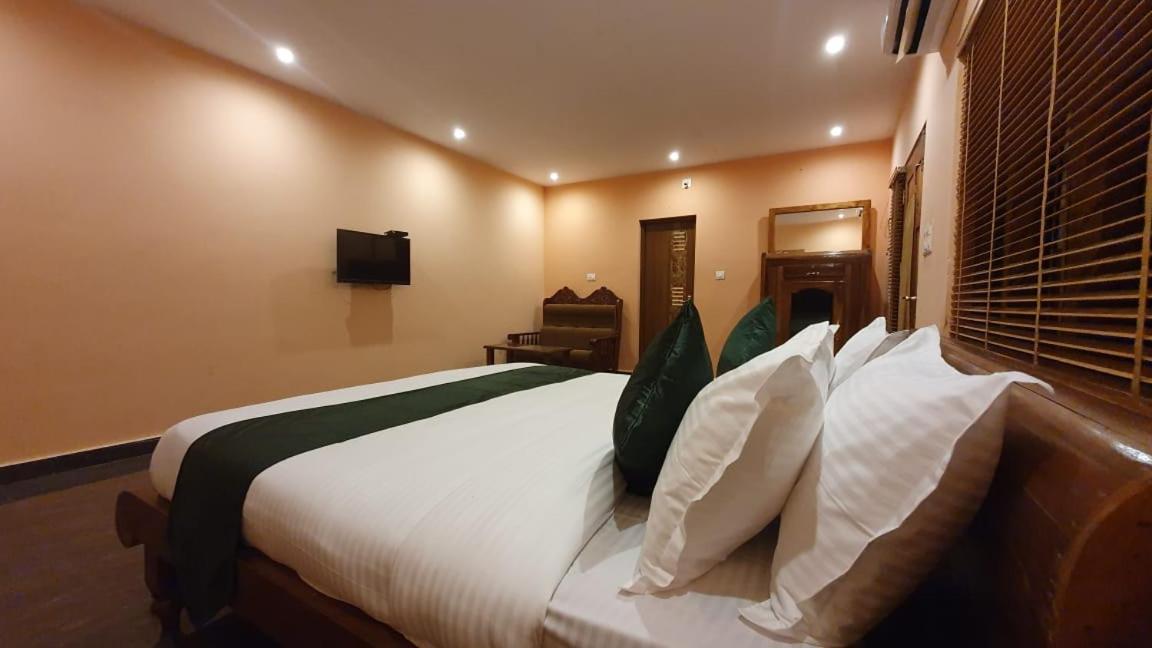 Elephant Valley Resort Pulpally Exterior foto
